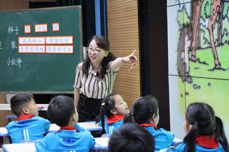 C:\Users\Administrator\Desktop\武汉市小学语文低年级说话写话研讨活动报道.files\image003_调整大小.jpg