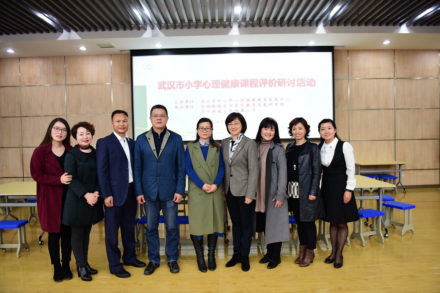 E:\教科院工作 (G)\桌面文件\2017年上半年\4月\华科附小全市研讨活动\合影1.jpg