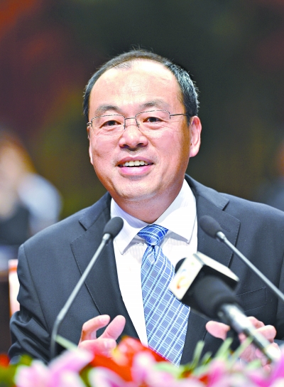 阮成发作动员报告。记者田飞 摄