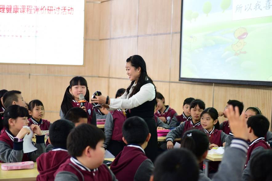 E:\教科院工作 (G)\桌面文件\2017年上半年\4月\华科附小全市研讨活动\课堂展示5.jpg