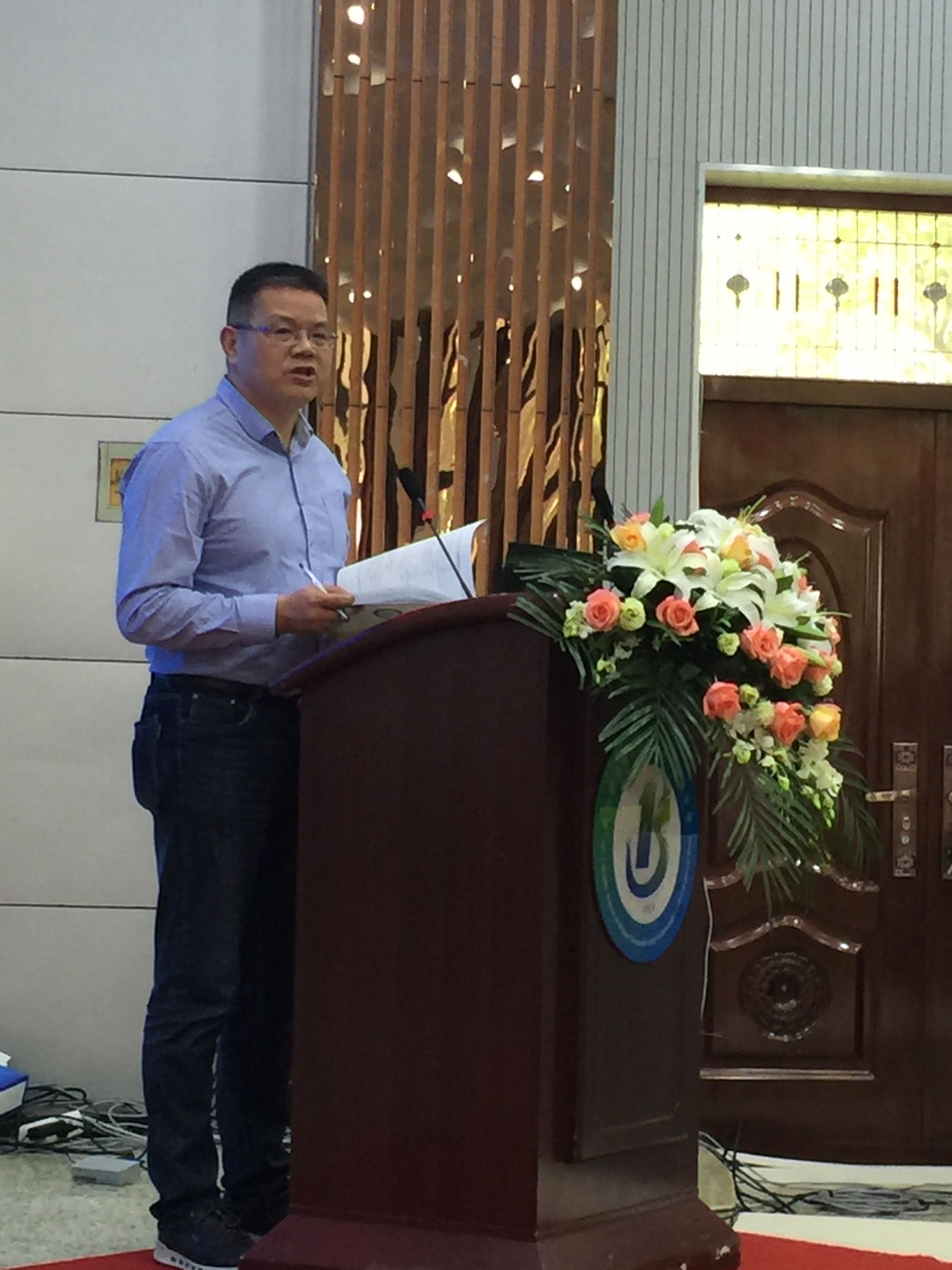 E:\教科院工作 (G)\桌面文件\2018年上半年\4月\开发区一初中研讨活动\照片\张所长发言.jpg